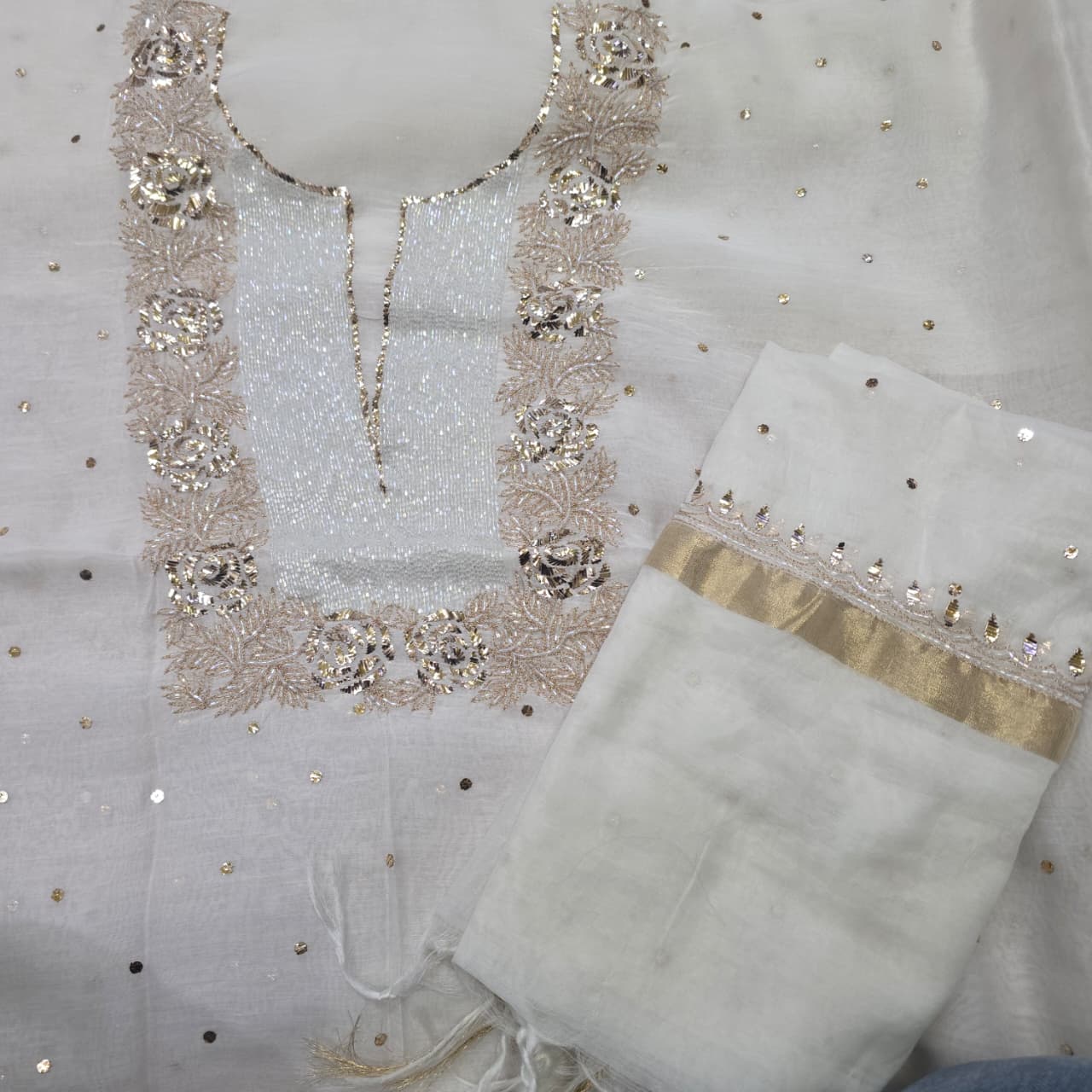 dress mal neck rose design
